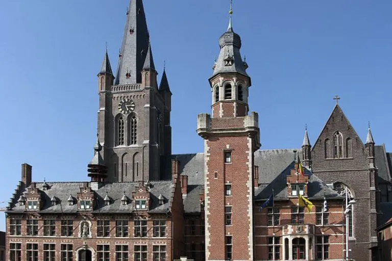 De Sint-Vincentiuskerk in Eeklo.