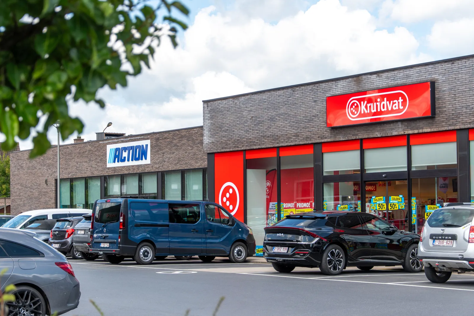 Aalter: landelijke gemeente met groene omgeving, cultuur, lokale winkels, horeca en moderne woonwijken