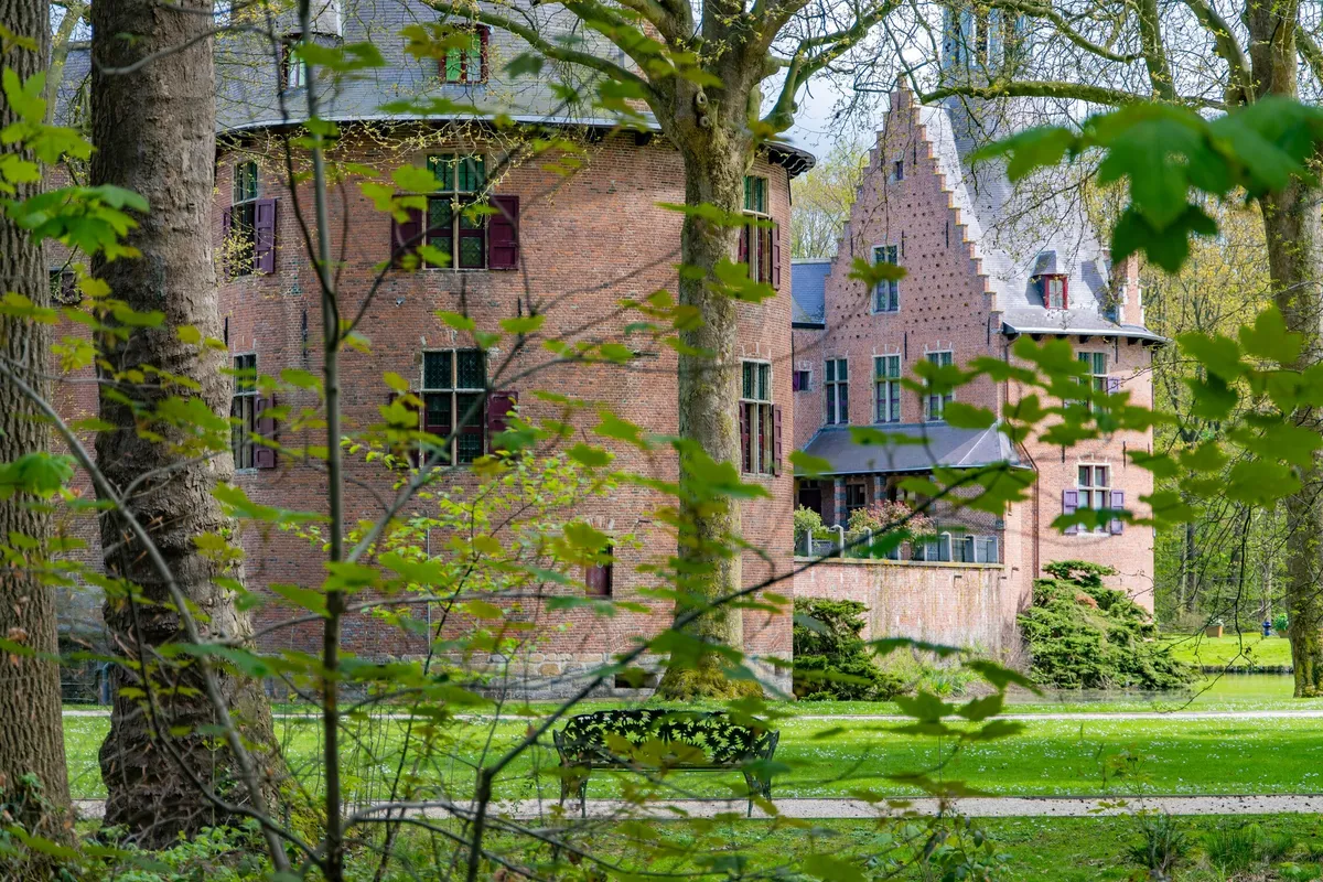 Bachte-Maria-Leerne: landelijke deelgemeente van Deinze met groene omgeving, cultuur, lokale winkels en rustige woonwijken