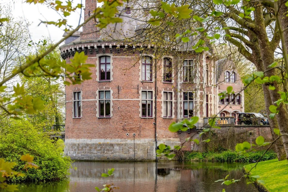 Bachte-Maria-Leerne: landelijke deelgemeente van Deinze met groene omgeving, cultuur, lokale winkels en rustige woonwijken