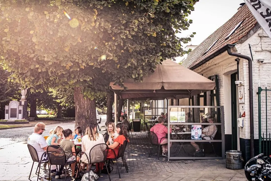 Mariakerke: rustige deelgemeente van Gent met landelijke charme, groene omgeving, lokale winkels, cultuur en moderne woonwijken