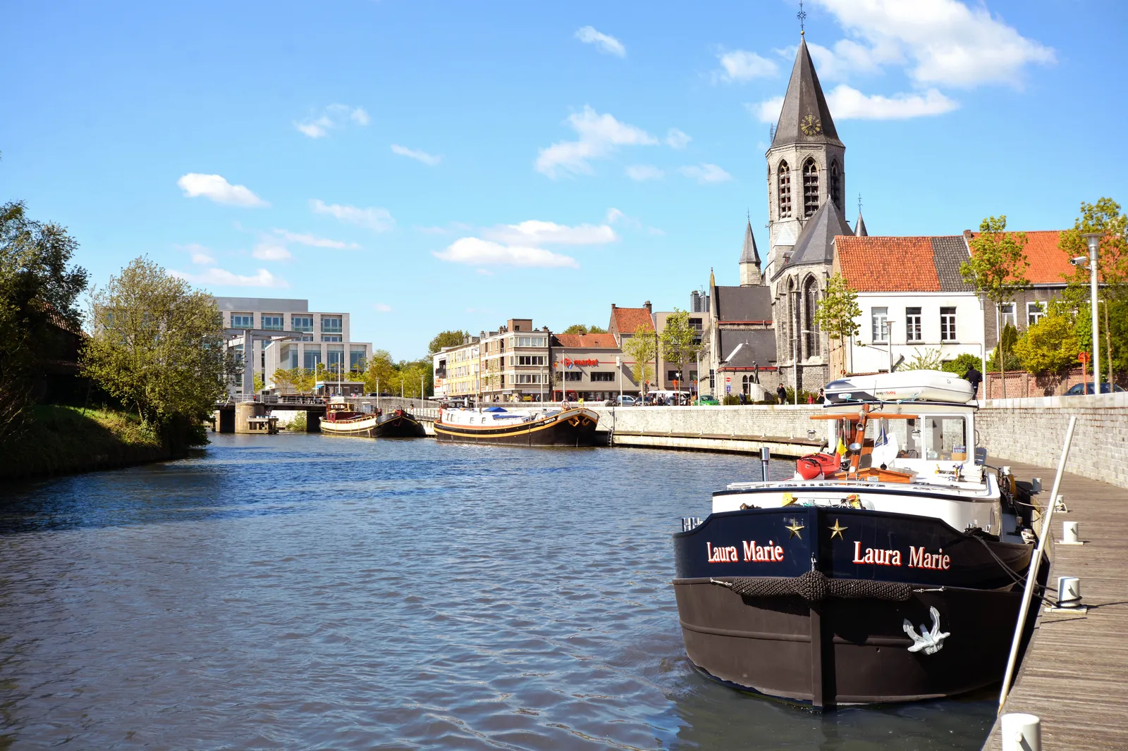 Deinze: historische stad langs de Leie met cultuur en groene parken