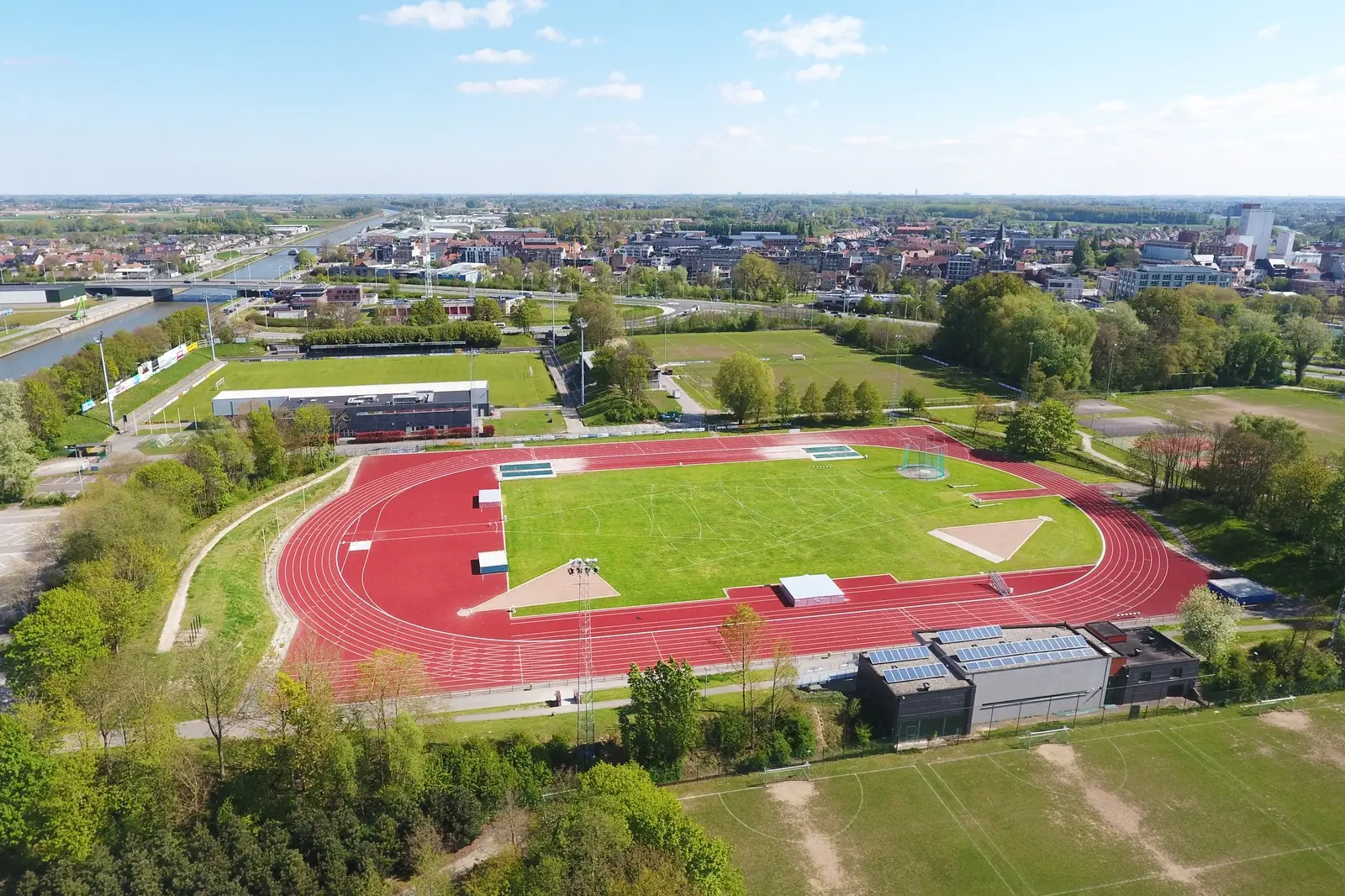 Deinze: historische stad langs de Leie met cultuur en groene parken