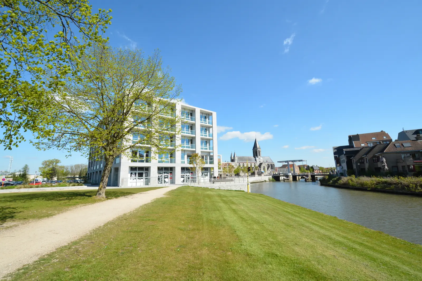 Deinze: historische stad langs de Leie met cultuur en groene parken