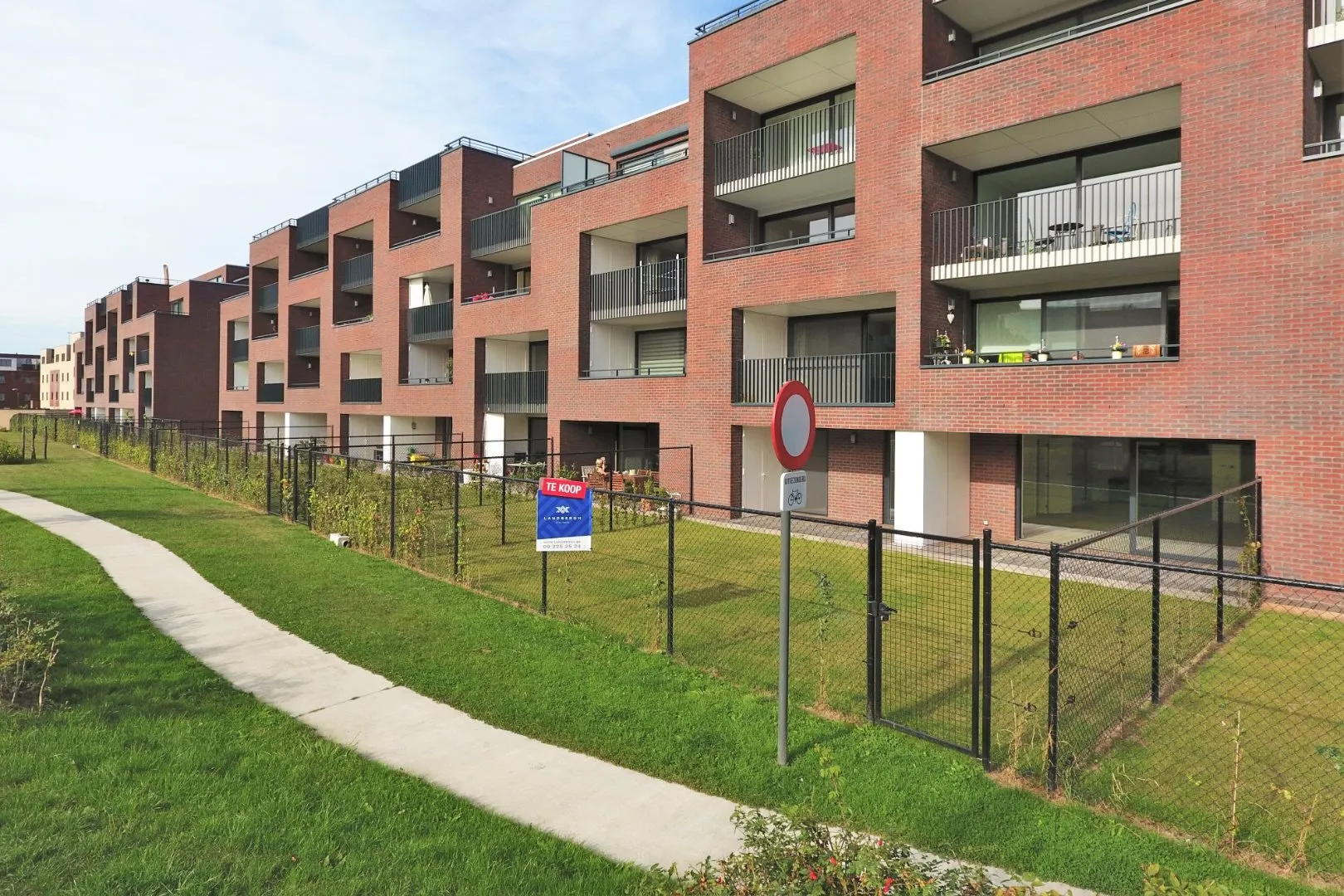 9851038b0a2b42b4571fc4c297a3c26db6203368cc32a0923b8d80649794bbdb