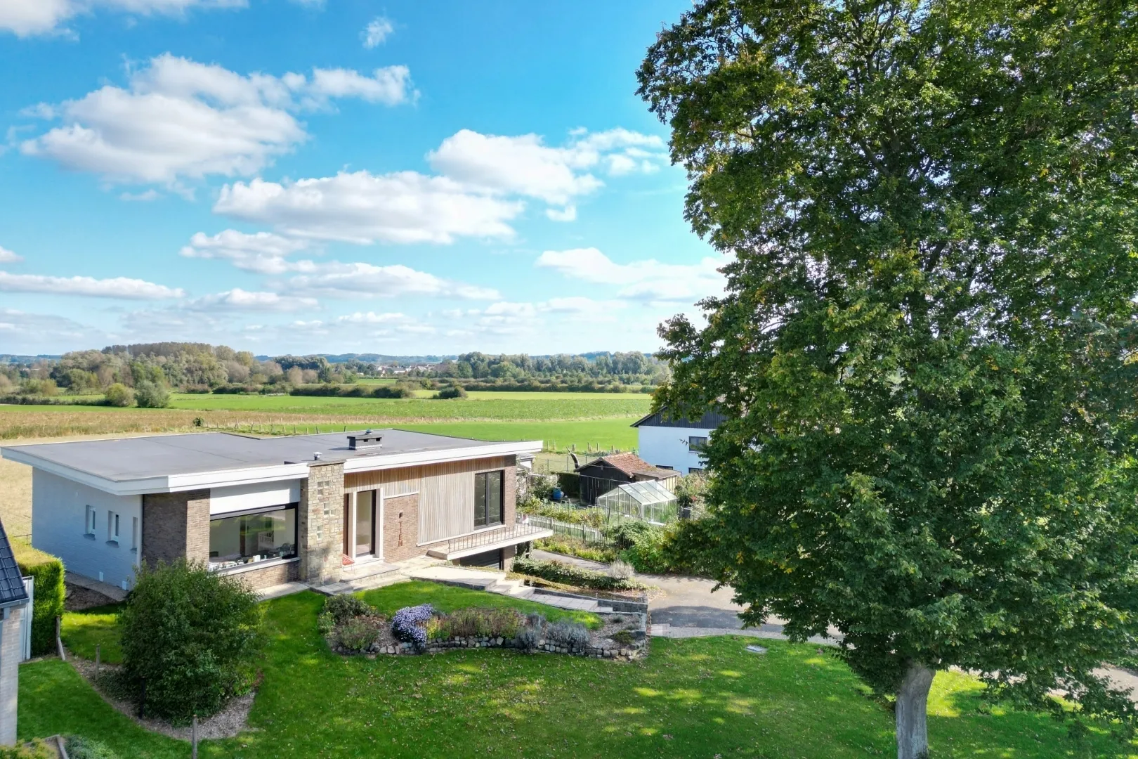 77106e6c17699dc443a68f4df8f7604524290f89fef34b412414617b5e909e40