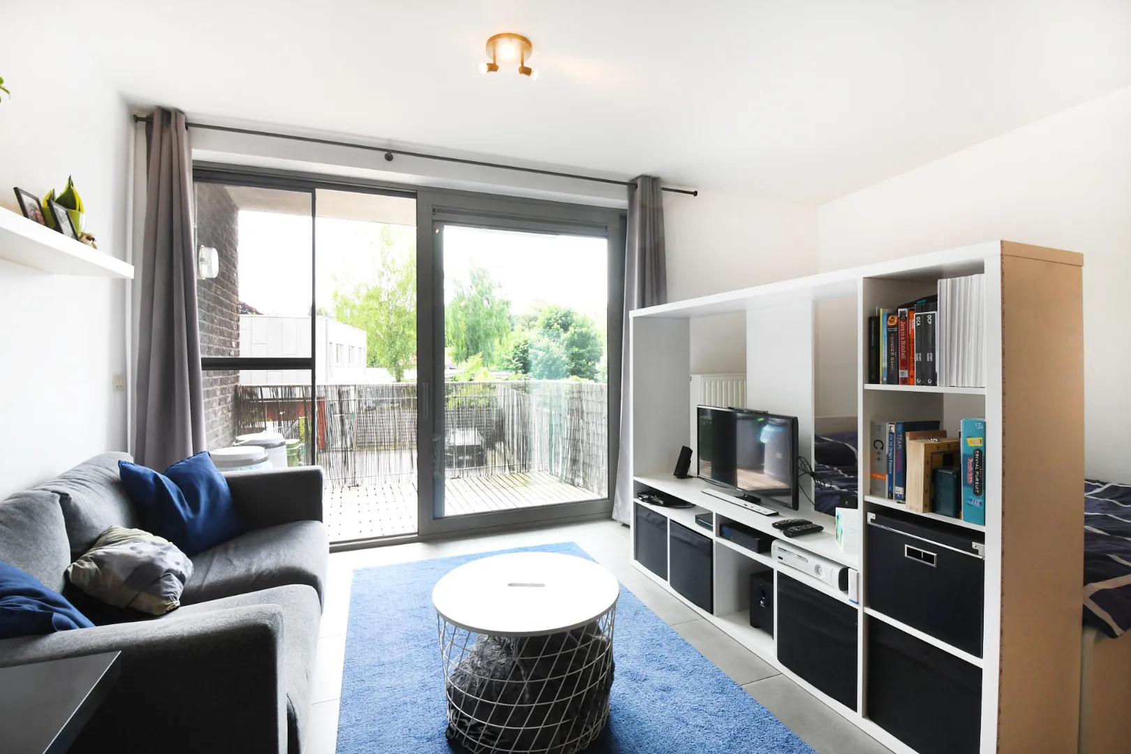 00f46199aea3e211f974a72efd7d375b03f50282a667ccde5cf490a39d8feb32