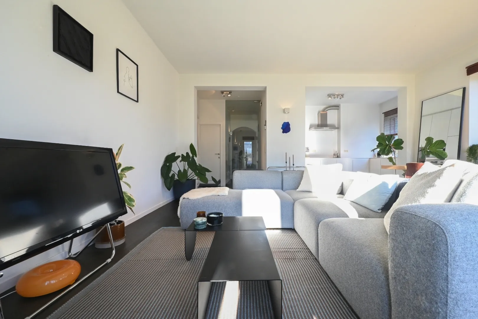 Db0dfa28f094042ebdfba13936e192baf70643a1d4e991284e12bbd7d0ad047b