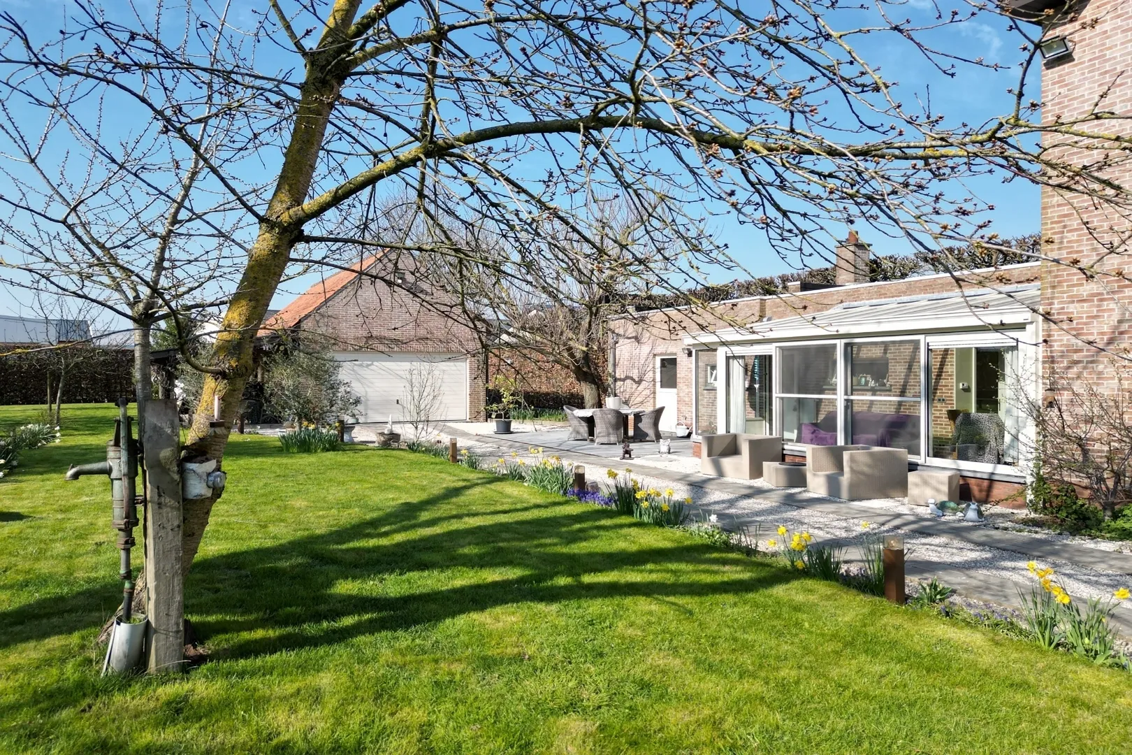 Bd813886ed896f10545c1c24f583409dca2d4fdb7609c4d3657e5667dfe57541